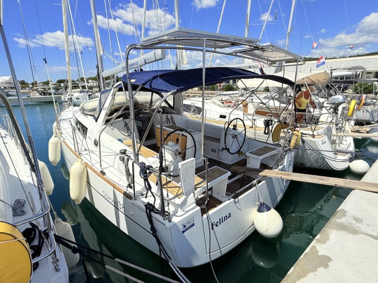 Hire a Bénéteau Oceanis 38 Sukošan