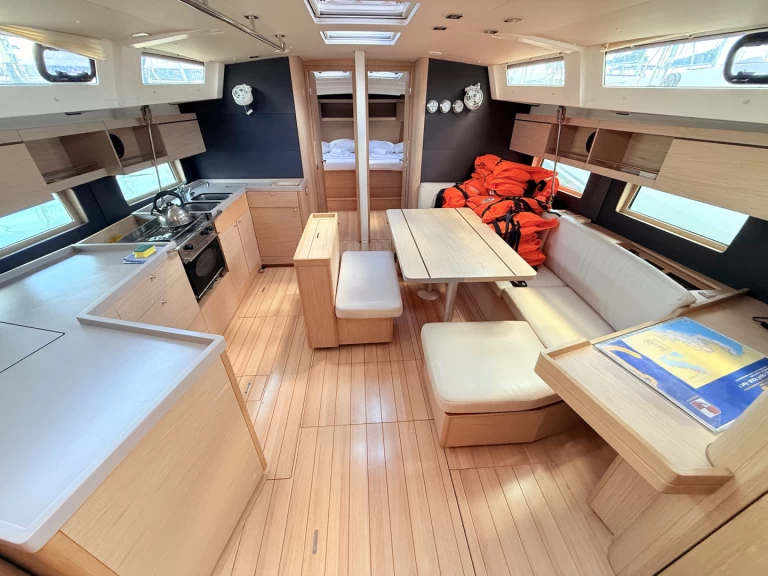 Charter a Bénéteau Oceanis 46.1 in Sukošan on Samboat