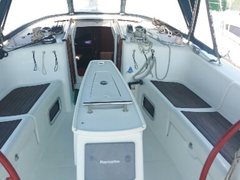 Bénéteau Oceanis 43 charter bareboat or skippered in  Lefkáda