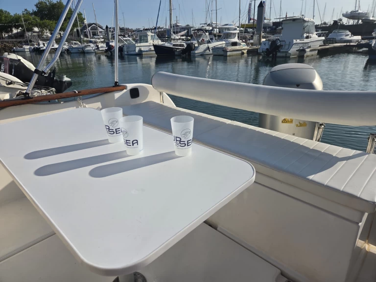 Hire Motorboat Ocqueteau with a boat licence