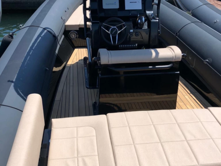 Sea Water 280 Smeralda  charter bareboat or skippered in  Cogolin