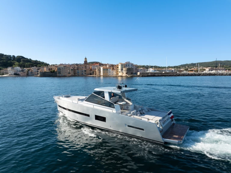 Hire a MED YACHT  Med Yacht 52 Saint-Tropez