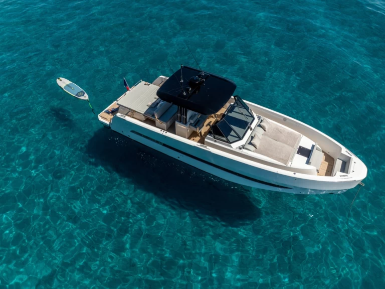 Charter a MEDYACHT MED 42 in Saint-Tropez on Samboat