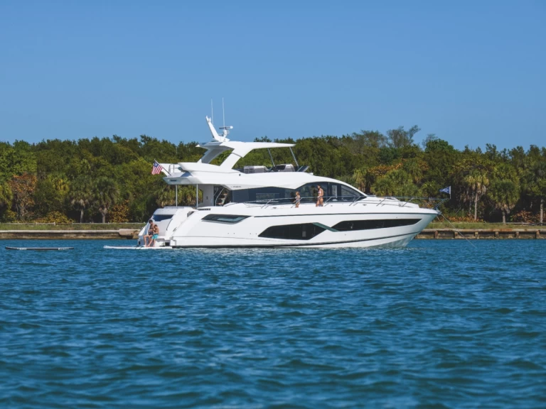 Luxury Yacht hire in Saint-Tropez - Sunseeker Manhattan 68