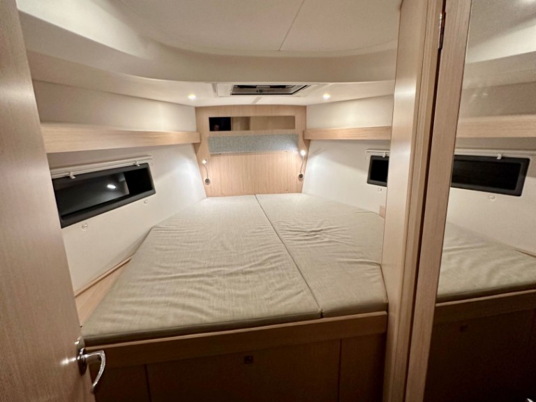 Sailboat hire in Kalamata - Bavaria Bavaria C42