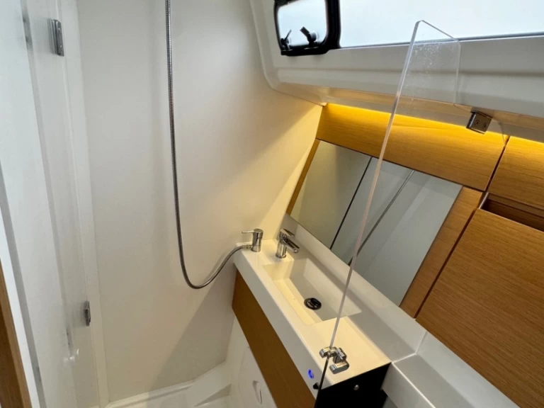 Sailboat hire in Kalamata - Jeanneau Sun Odyssey 410