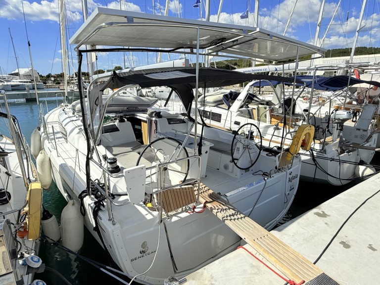 Hire Sailboat Bénéteau with a boat licence