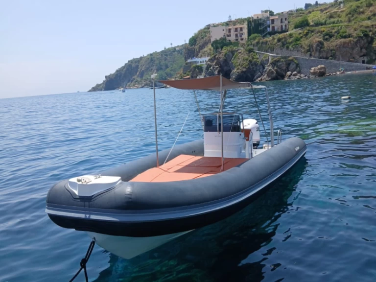 Charter a Bwa Bwa 750 in Lipari on Samboat