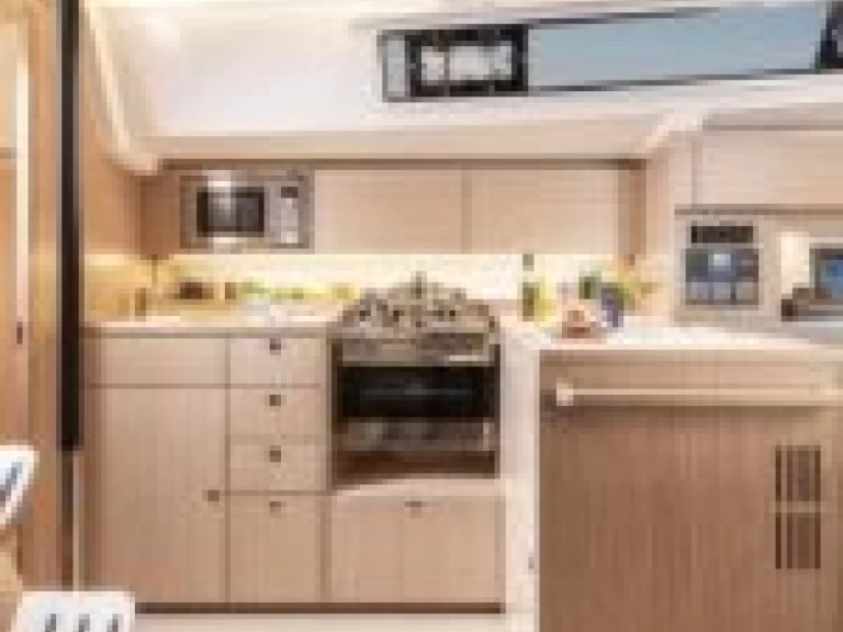 Sailboat hire in Marseille - Bavaria Bavaria C38