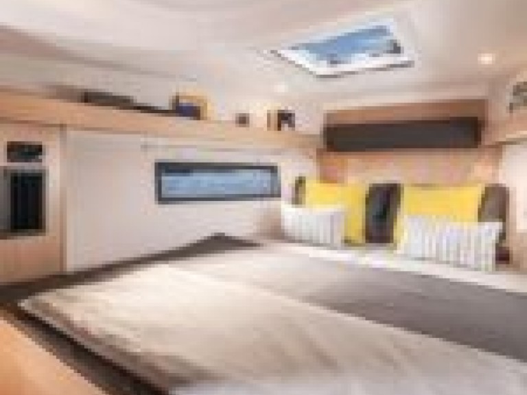 Hire Sailboat Bavaria with a boat licence