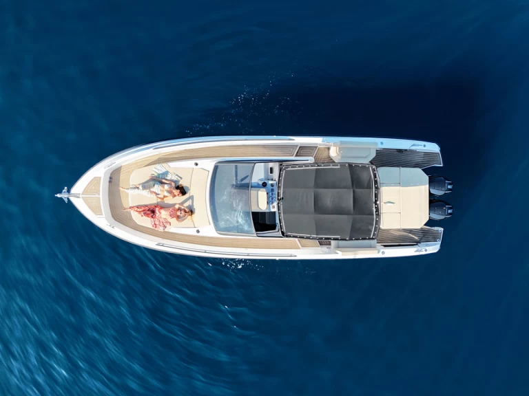 Hire Motorboat Rio Yachts with a boat licence
