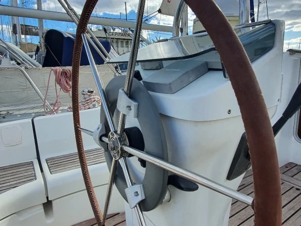 Bénéteau Oceanis 331 Clipper charter bareboat or skippered in  Castelldefels