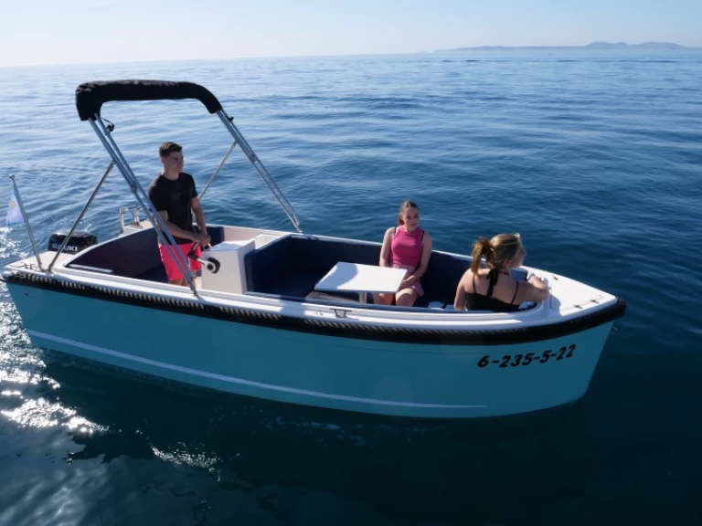 Motorboat to hire Roses at the best price