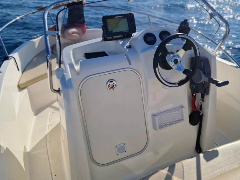 Charter a Jeanneau cap-camarat 505 Style in Saint-Raphaël on Samboat