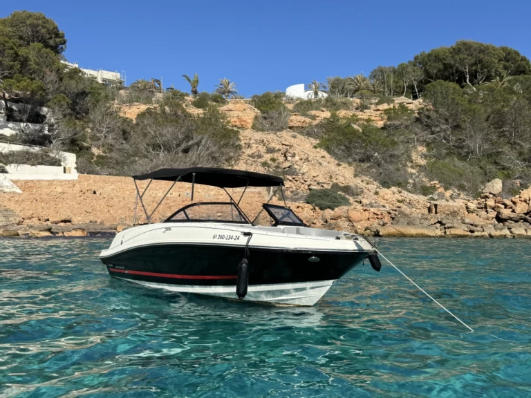 Motorboat hire in Club Nàutic Santa Ponsa - Bayliner VR5