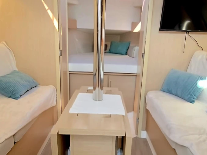 Sailboat hire in Les Sables-d'Olonne - Bénéteau Oceanis 30.1