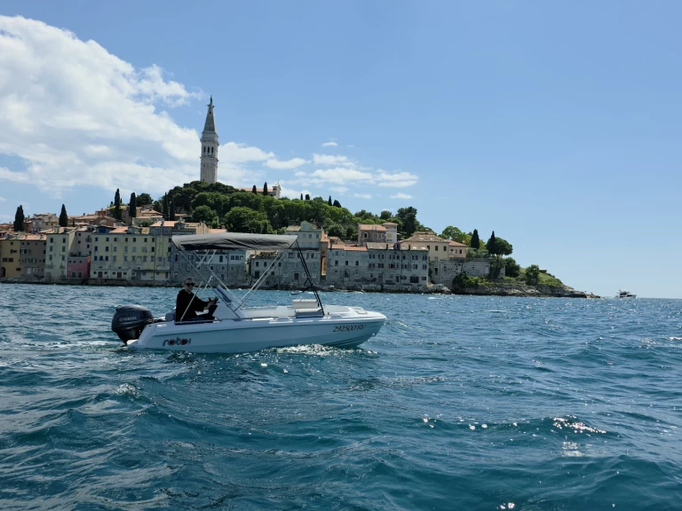 Motorboat hire in Rovinj - ROTO Roto 450s family