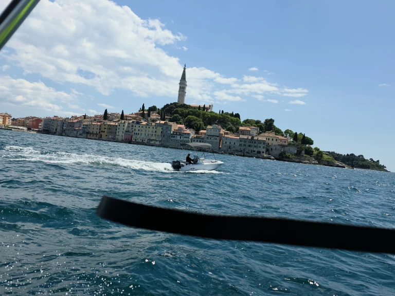 Charter a ROTO Roto 450s family in Rovinj on Samboat