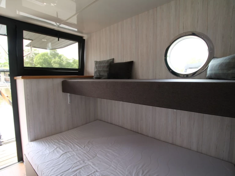 Yacht hire Zehdenick cheap Hausboot MOSES