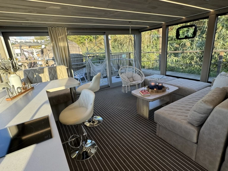 Hire a Luxboot Luxboot Waren (Müritz)