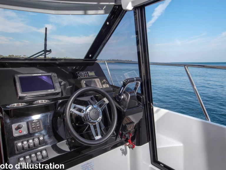 Charter a Jeanneau Merry Fisher 1095 Fly in Talmont-Saint-Hilaire on Samboat