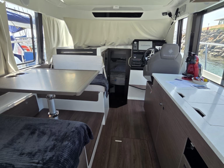 Hire Motorboat with or without skipper Jeanneau Talmont-Saint-Hilaire