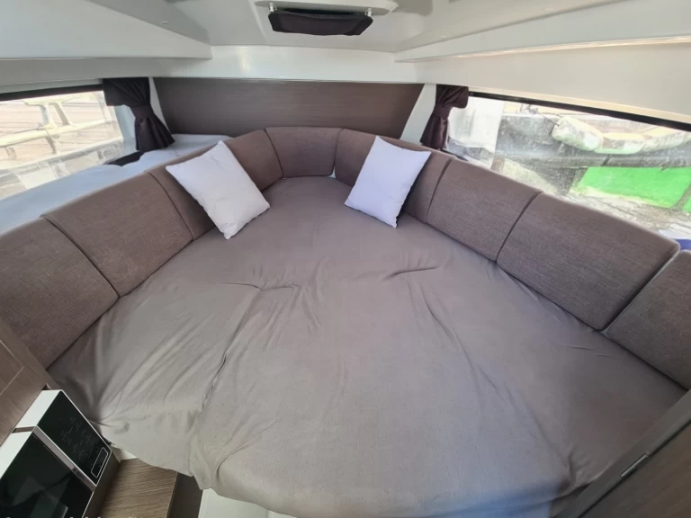 Hire Motorboat with or without skipper Bénéteau Les Sables-d'Olonne