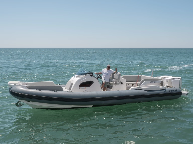 Charter a Zodiac Medline 9 in Les Sables-d'Olonne on Samboat