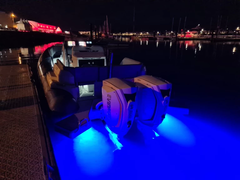 Hire RIB Zodiac with a boat licence