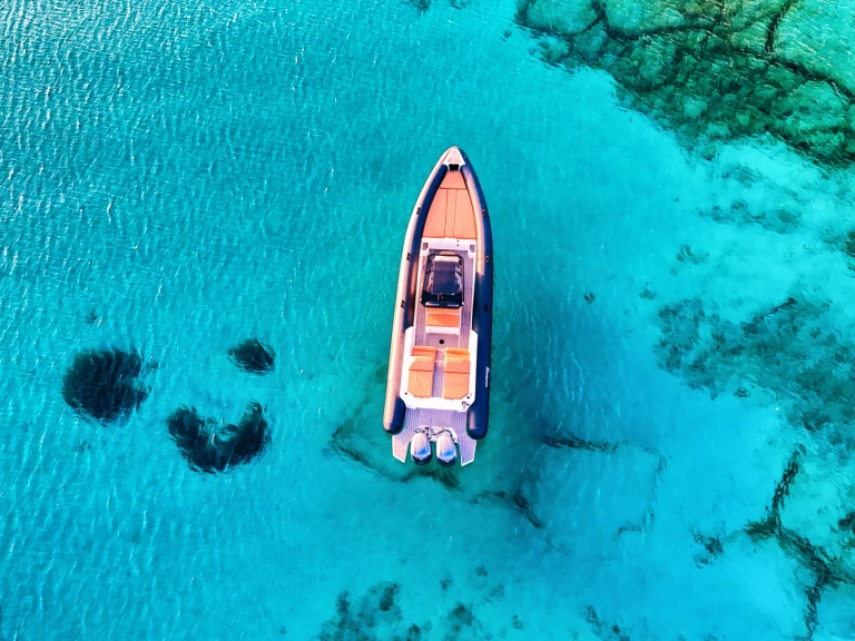 Charter a Seafighter Shadow 36 in Ornos on Samboat