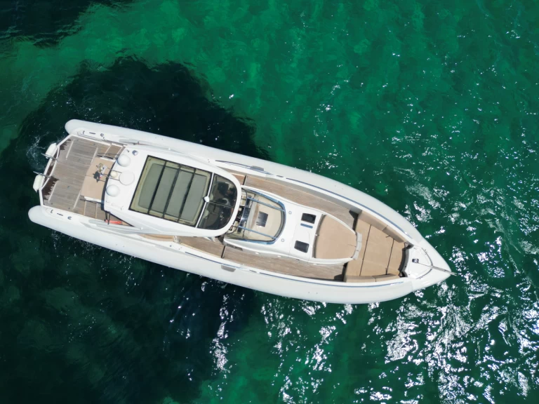 Luxury Yacht to hire Porto-Vecchio at the best price