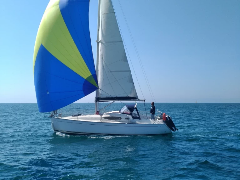 Alliaura-Marine FEELING 32 charter bareboat or skippered in  Auray