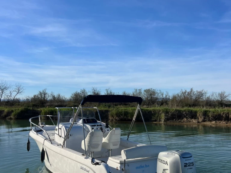 Sessa Marine Key Largo 23 charter bareboat or skippered in  Sainte-Maxime