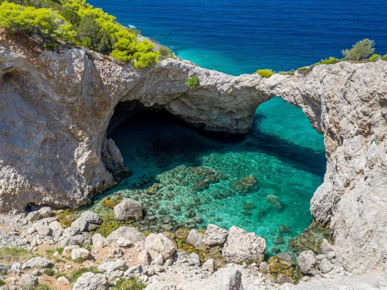 Charter a Traditional Mediterenean Cruiser in Porto Cheli on Samboat