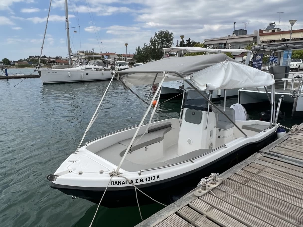 Motorboat to hire Néa Moudhaniá at the best price