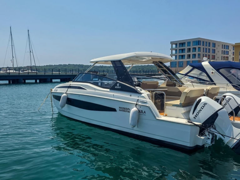 Yacht hire Pula cheap Aquila 32