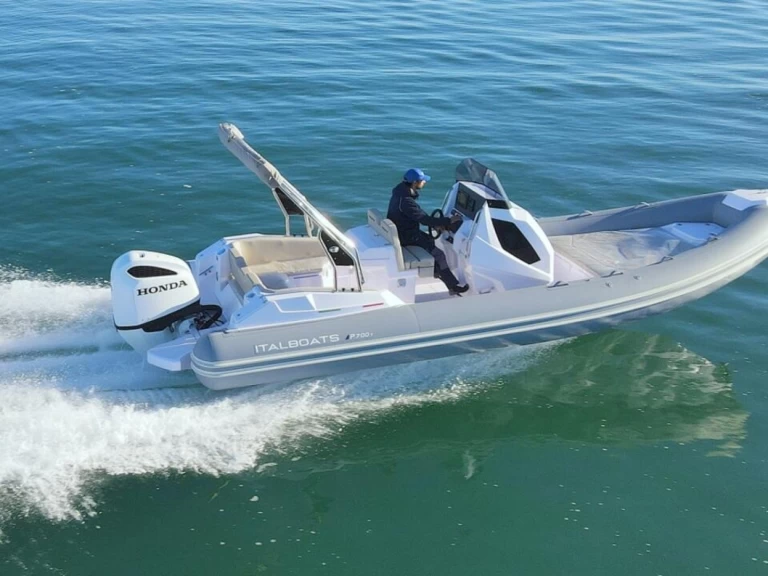 RIB hire in Pula - Italboats Predator 700 T
