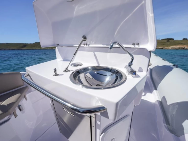 Hire RIB Italboats with a boat licence