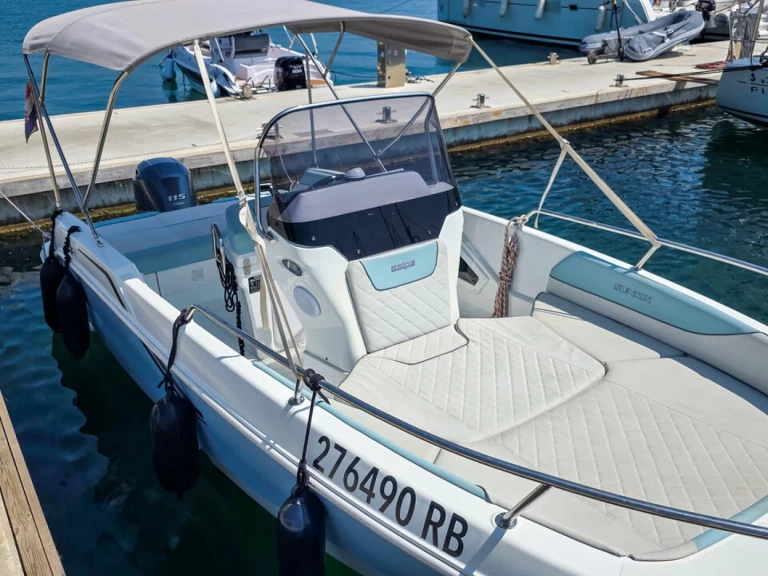 Charter a Salpa Salpa Sunsix in Pula on Samboat