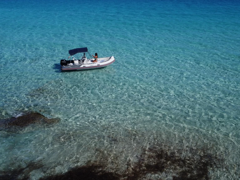 Charter a Goldenship Aura 520 in s'Estanyol de Migjorn on Samboat