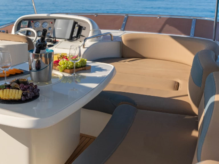 Yacht charter Ayia Napa - Azimut Azimut 62 on SamBoat