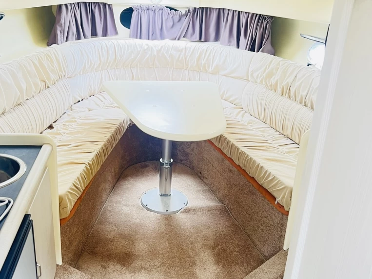 Charter a Cranchi Endurance 35 in Genova on Samboat