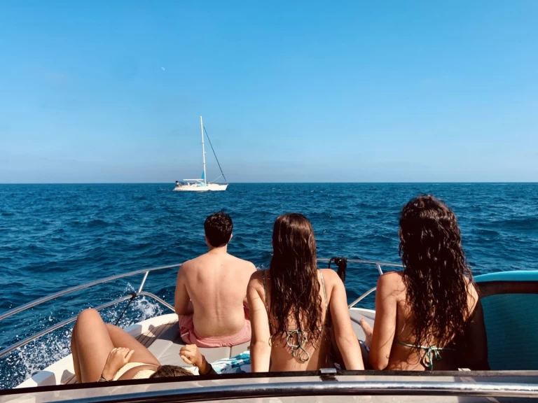 Hire Motorboat Bénéteau with a boat licence