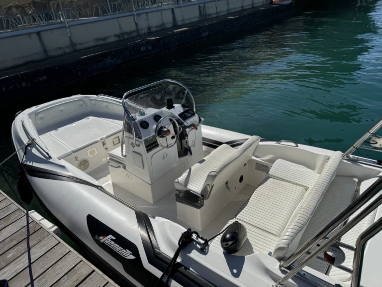 Charter a Zar Zar 57 Classic Luxury in Annecy on Samboat