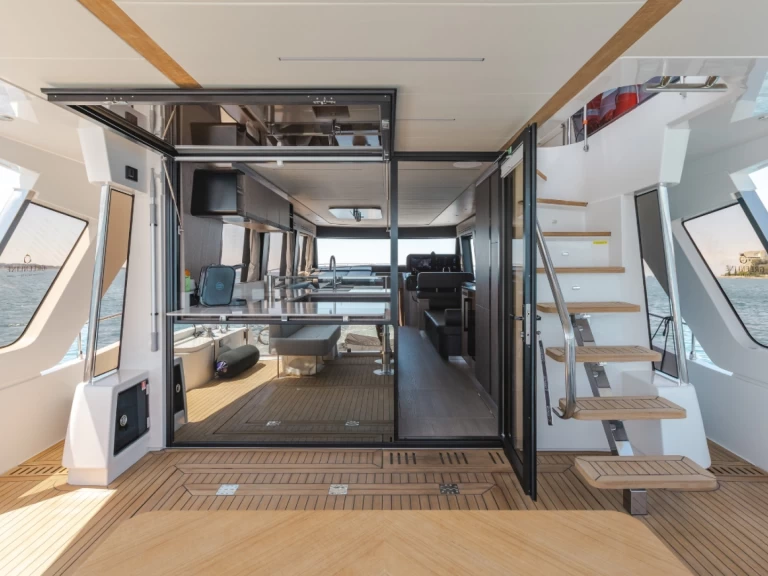 Charter a Greenline Yachts Greenline 58 Fly in Pirovac on Samboat