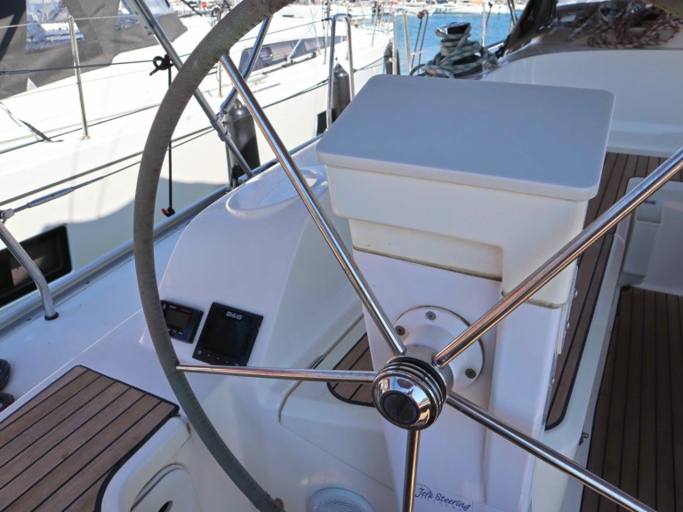Sailboat hire in Lygia - Bavaria Cruiser 46