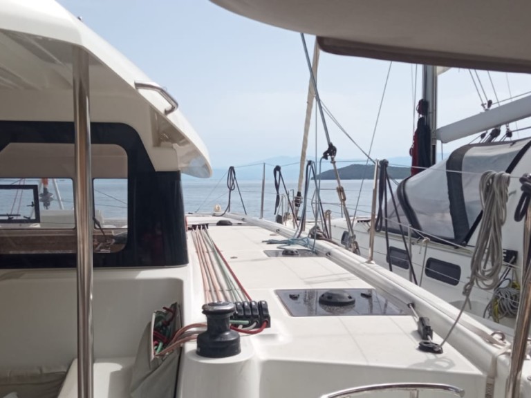 Yacht hire Lygia cheap Excess 11