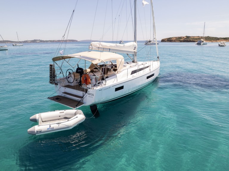 Sailboat hire in Alimos - Bénéteau Oceanis 40.1