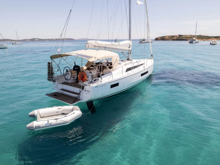 Sailboat hire in Alimos - Bénéteau Oceanis 40.1