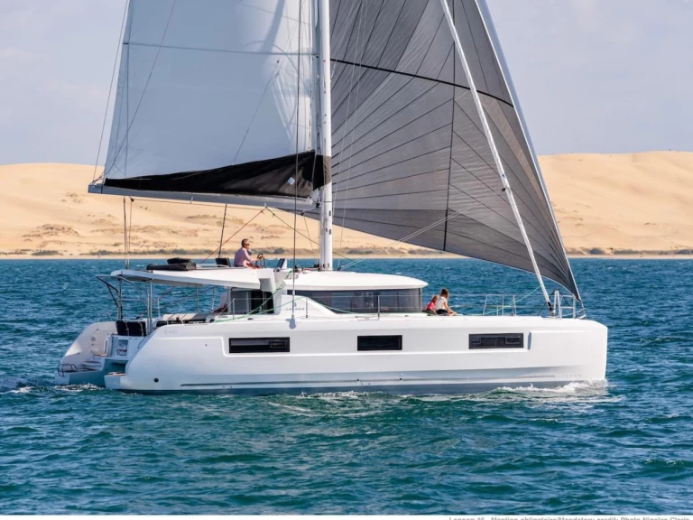 Hire Catamaran Lagoon with a boat licence